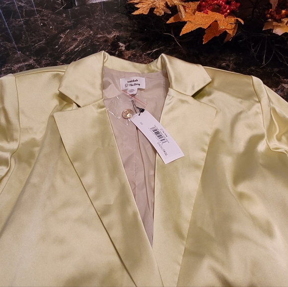 TenickaB x Amazon Drop Pale Green Blazer - Picture 2 of 10